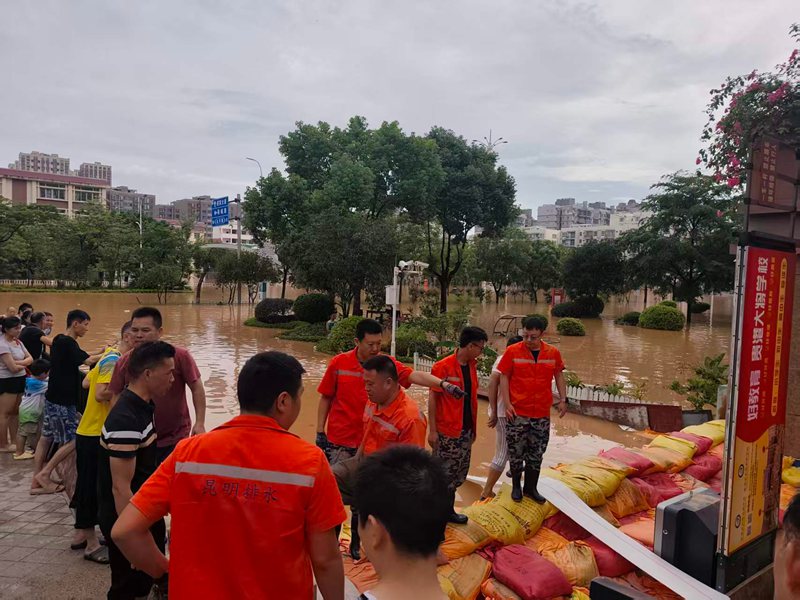 昆明水务集团下属管网公司紧急奔赴广西贵港防汛排涝一线